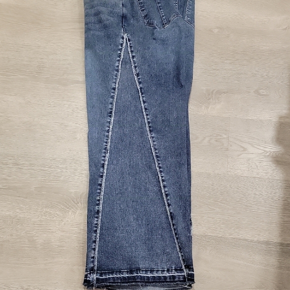 Classic Blue Women's Jeans - Picture 10 of 12